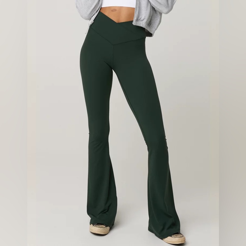 OFFLINE By Aerie Real Me High Waisted Crossover Flare Leggings Size Small